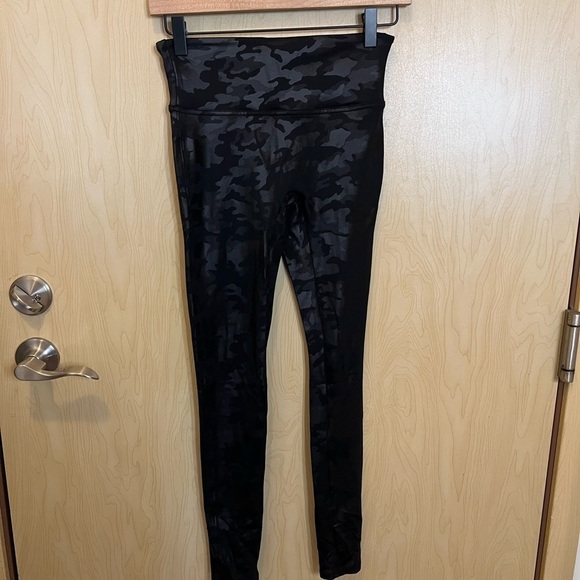 Womens Spanx Camo leggings